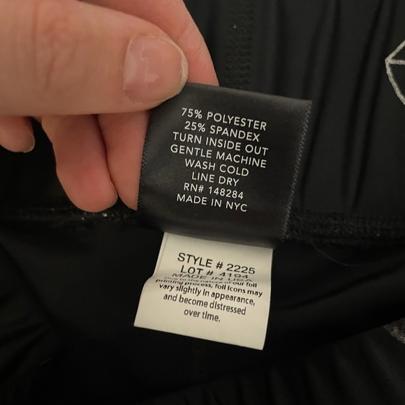 Terez Silver Lips Foil Leggings - Picture 5 of 7